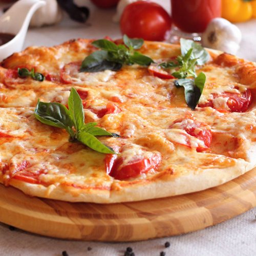 Кулинарный рецепт: Классическая пицца «Маргарита» с моцареллой на ГОТОВИМ СМАЧНО