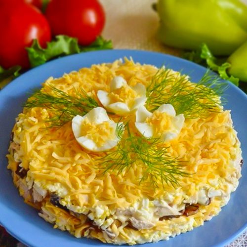 Кулинарный рецепт: Салат «Фантазия» с курицей и грибами на ГОТОВИМ СМАЧНО