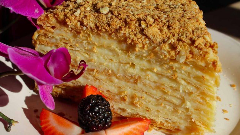 Кулинарный рецепт: Торт «Наполеон» с заварным кремом на ГОТОВИМ СМАЧНО