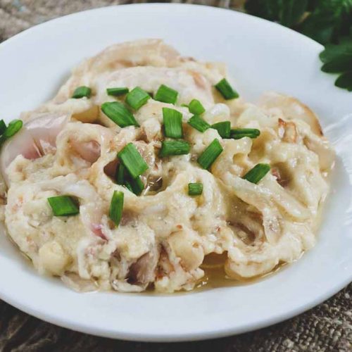 Кулинарный рецепт: Тушеные в сметане кальмары с луком ~ ГОТОВИМ СМАЧНО