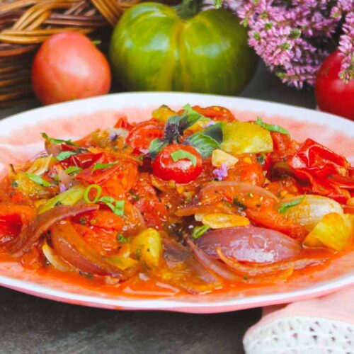 Кулинарный рецепт: Тушеные помидоры с луком и чесноком