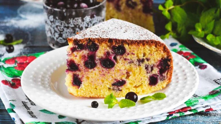 Кулинарный рецепт: Манник с ягодами на молоке в мультиварке