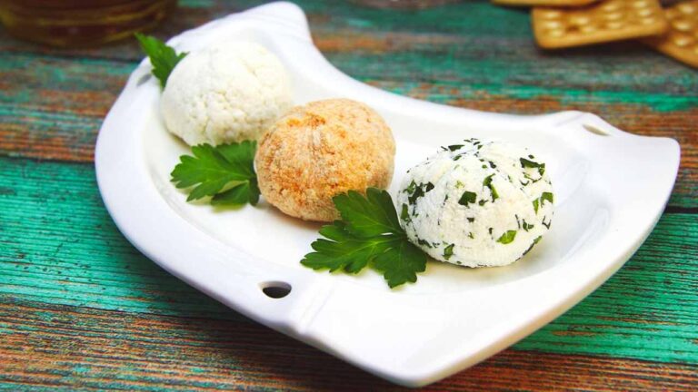 Кулинарный рецепт: Домашний сыр из молока и кефира