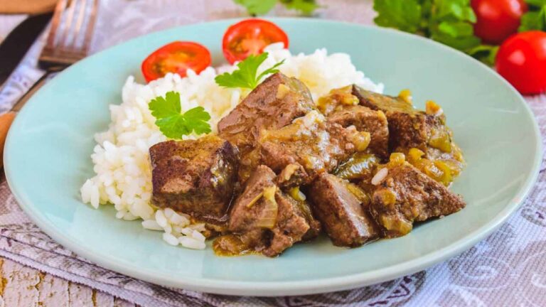 Кулинарный рецепт: Печень с луком на сковороде